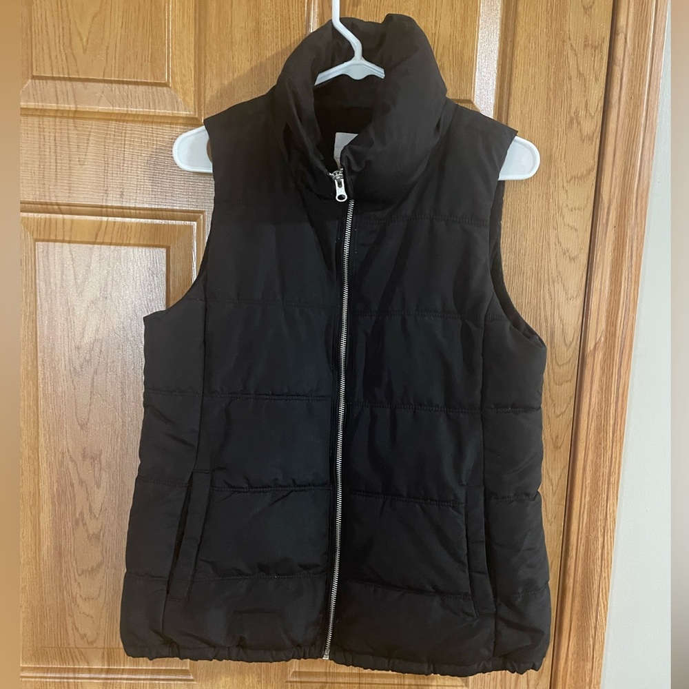 Old Navy puffer vest size Medium